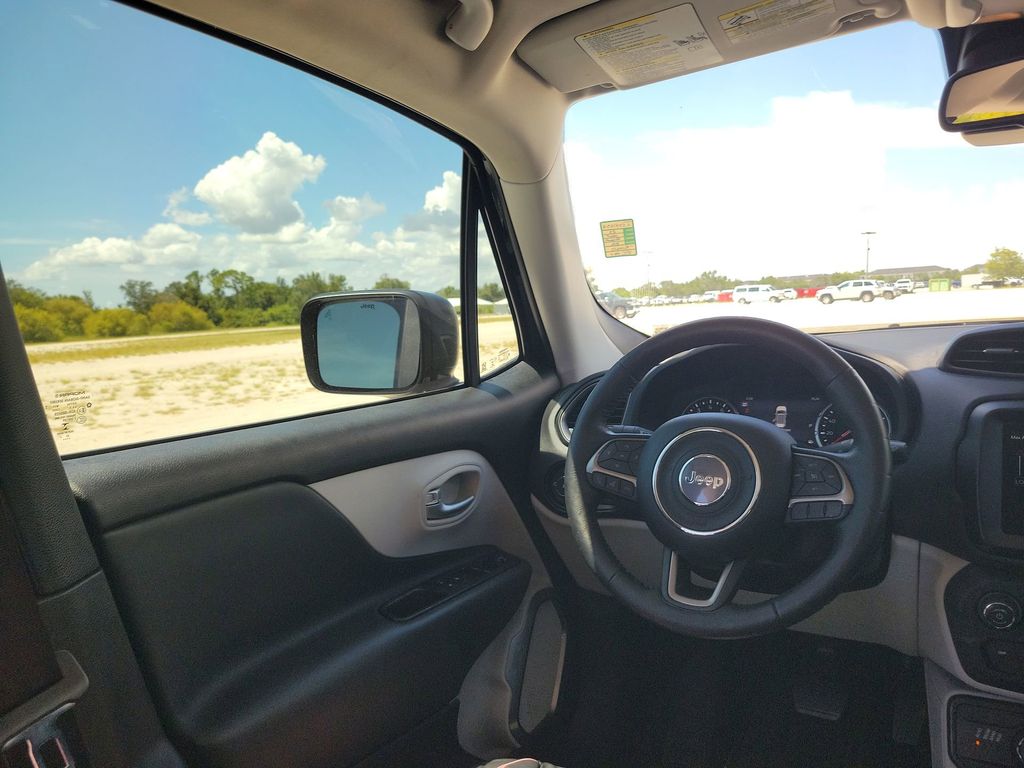 2022 Jeep Renegade Latitude photo 14