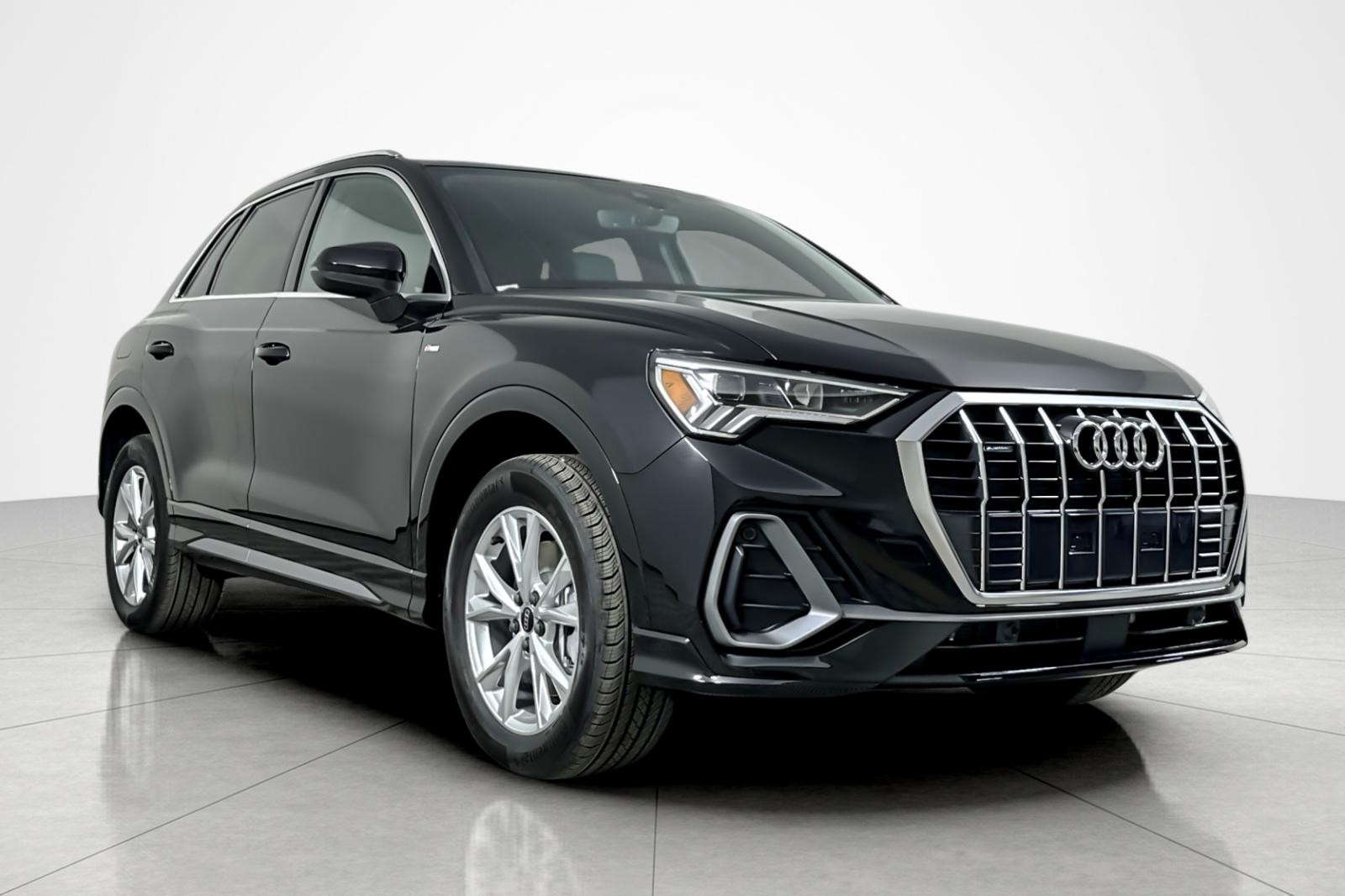 2025 Audi Q3 S line Premium 45 TFSI photo 2