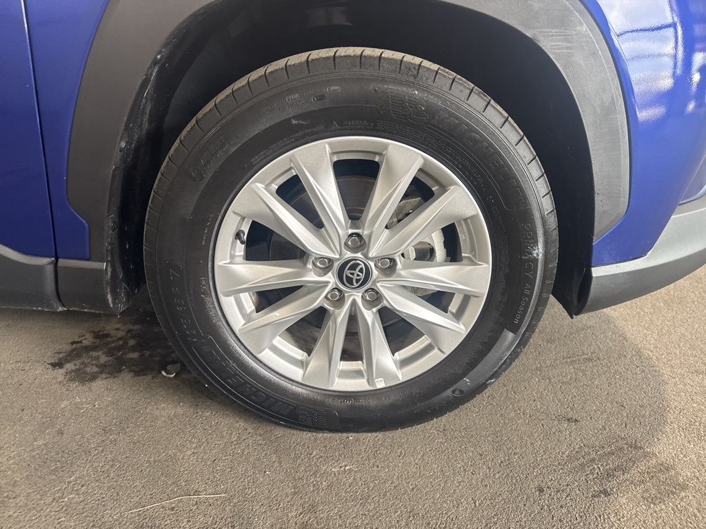 2023 Toyota Corolla Cross LE photo 7