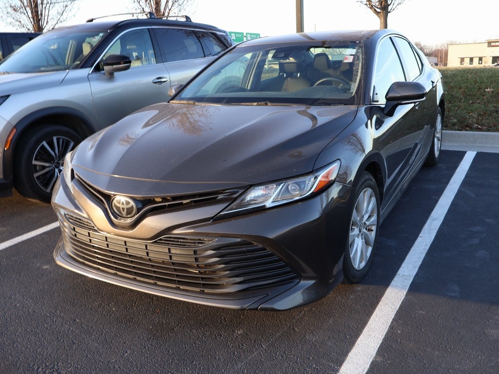 2018 Toyota Camry LE's photo