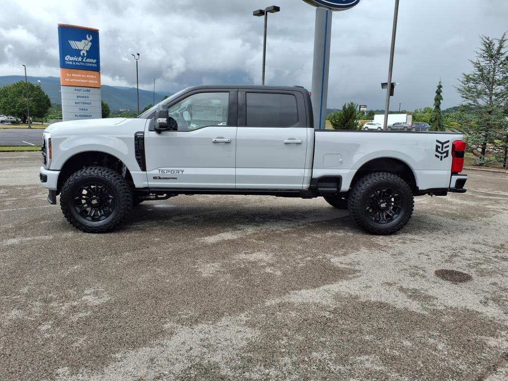 2025 Ford F-250 Lariat photo 2