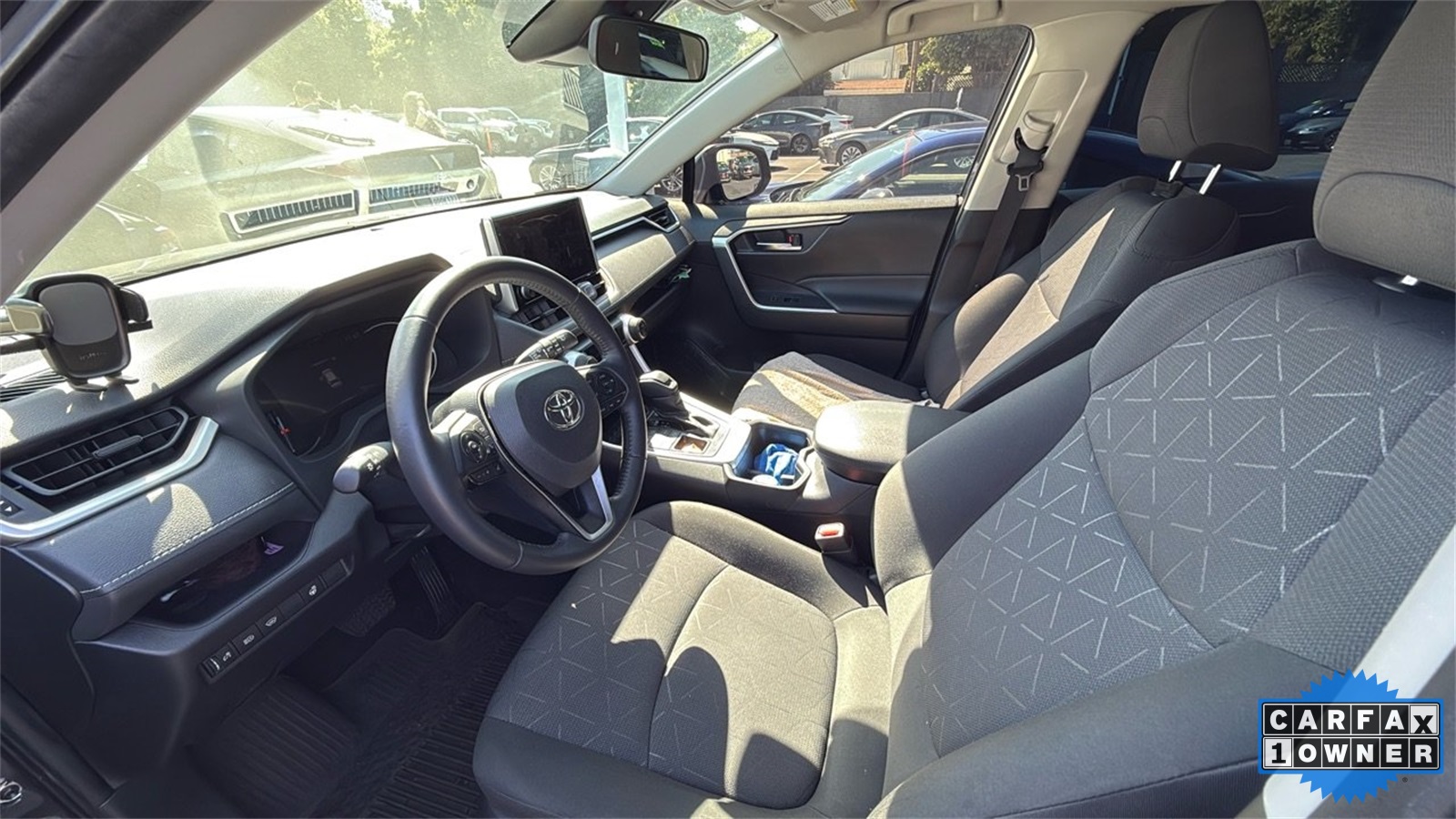 2023 Toyota RAV4 XLE photo 5