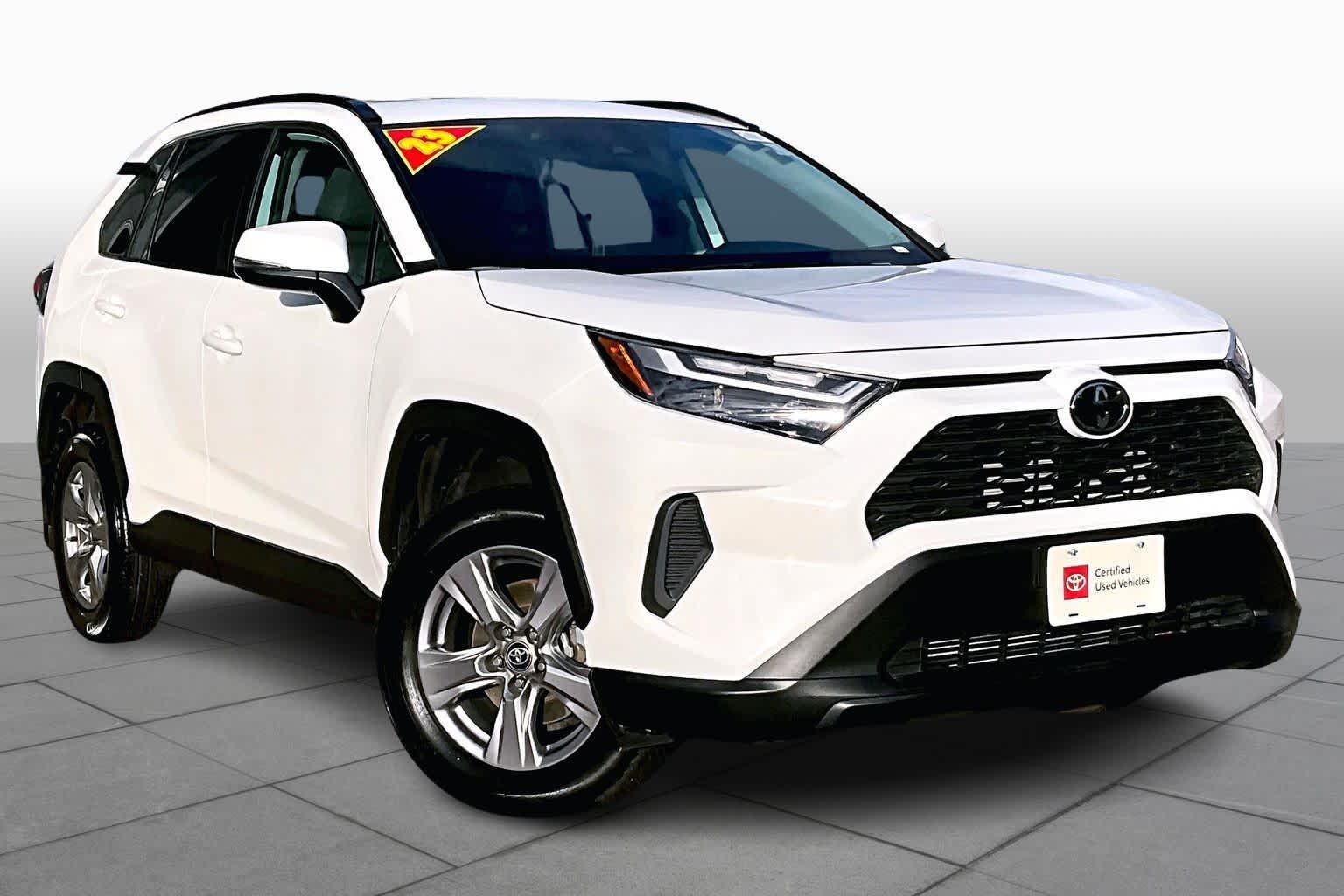 2023 Toyota RAV4 XLE photo 2