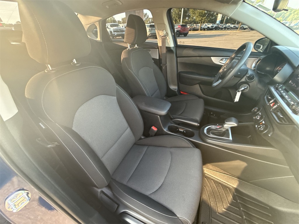 2023 Kia Forte LXS photo 24