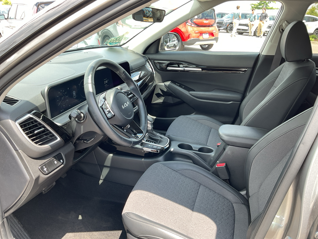 2024 Kia Seltos S photo 19