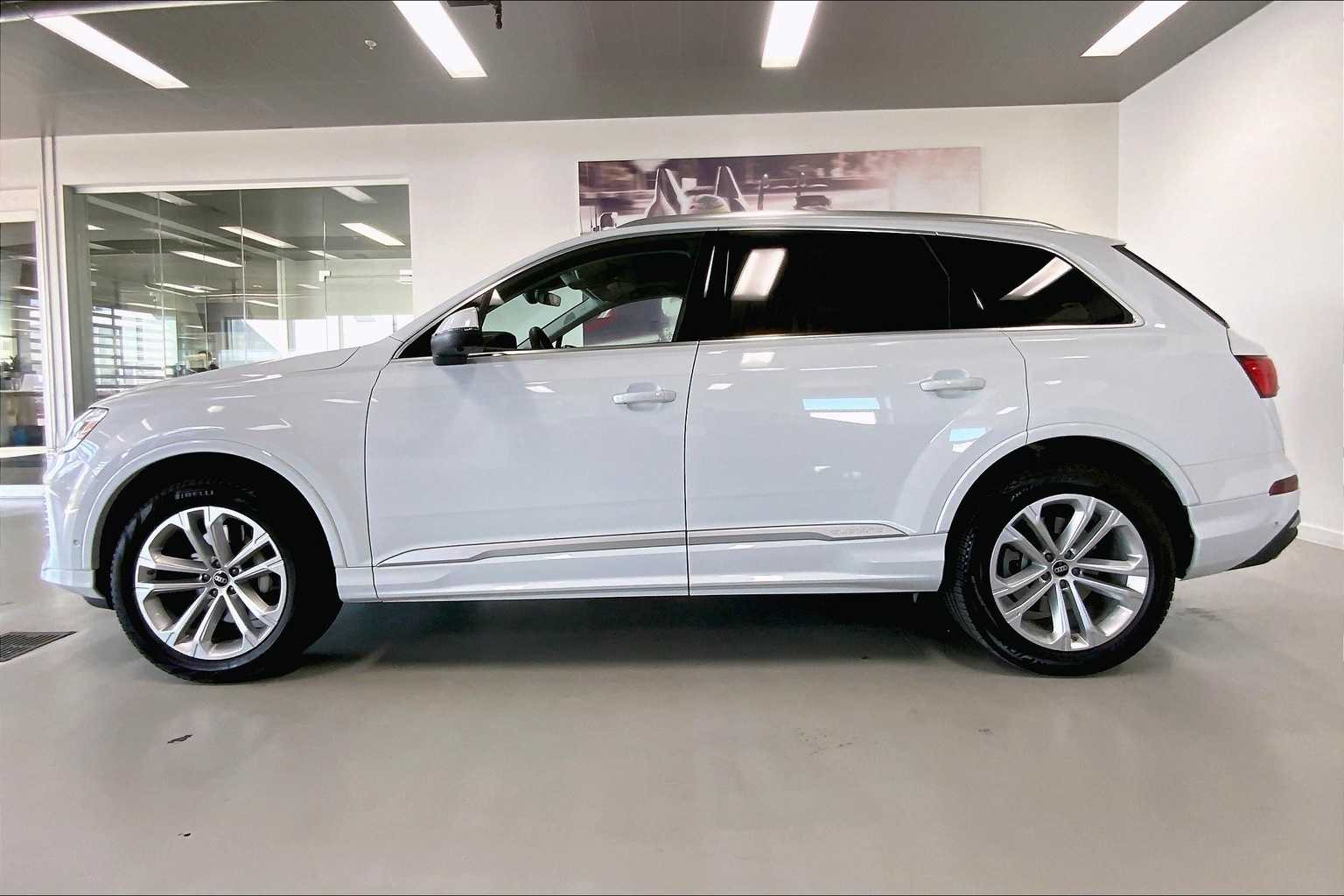 2025 Audi Q7 Premium Plus photo 3