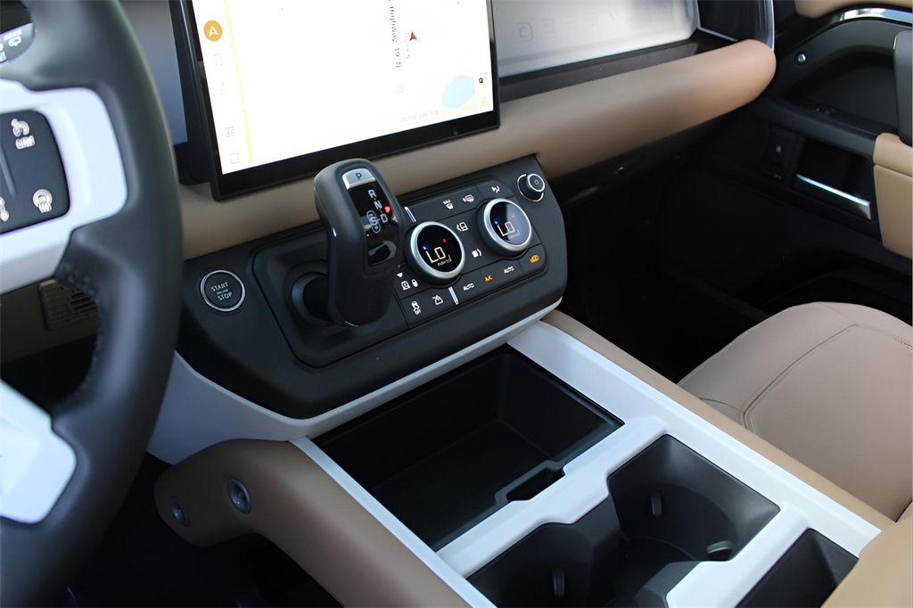 2025 Land Rover Defender 110 S photo 26