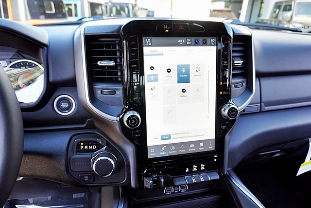 New 2026 Bright White Clear-Coat Exterior Paint RAM Big Horn/Lone Star image 31