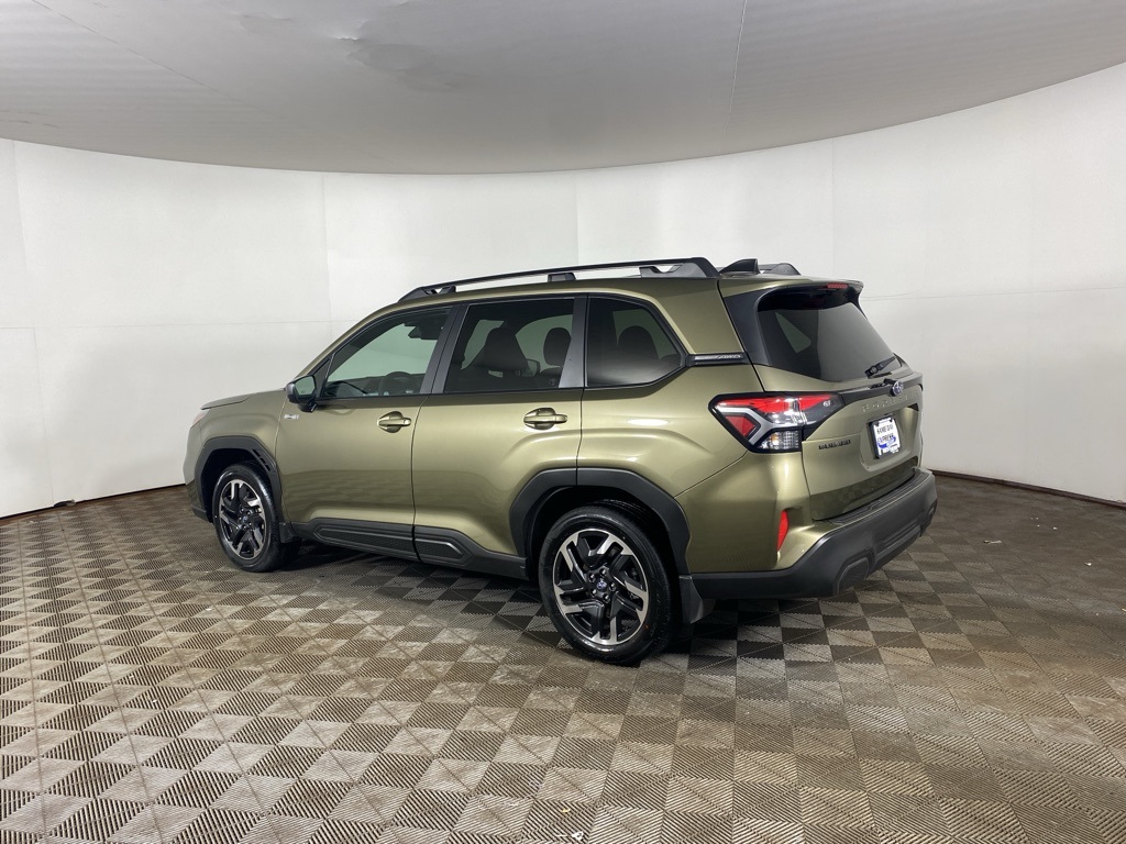 2025 Subaru Forester Premium photo 3