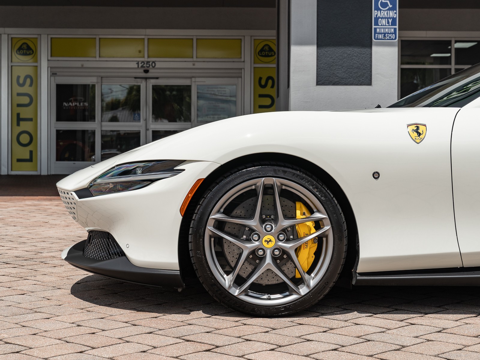 2024 Ferrari Roma Spider photo 28