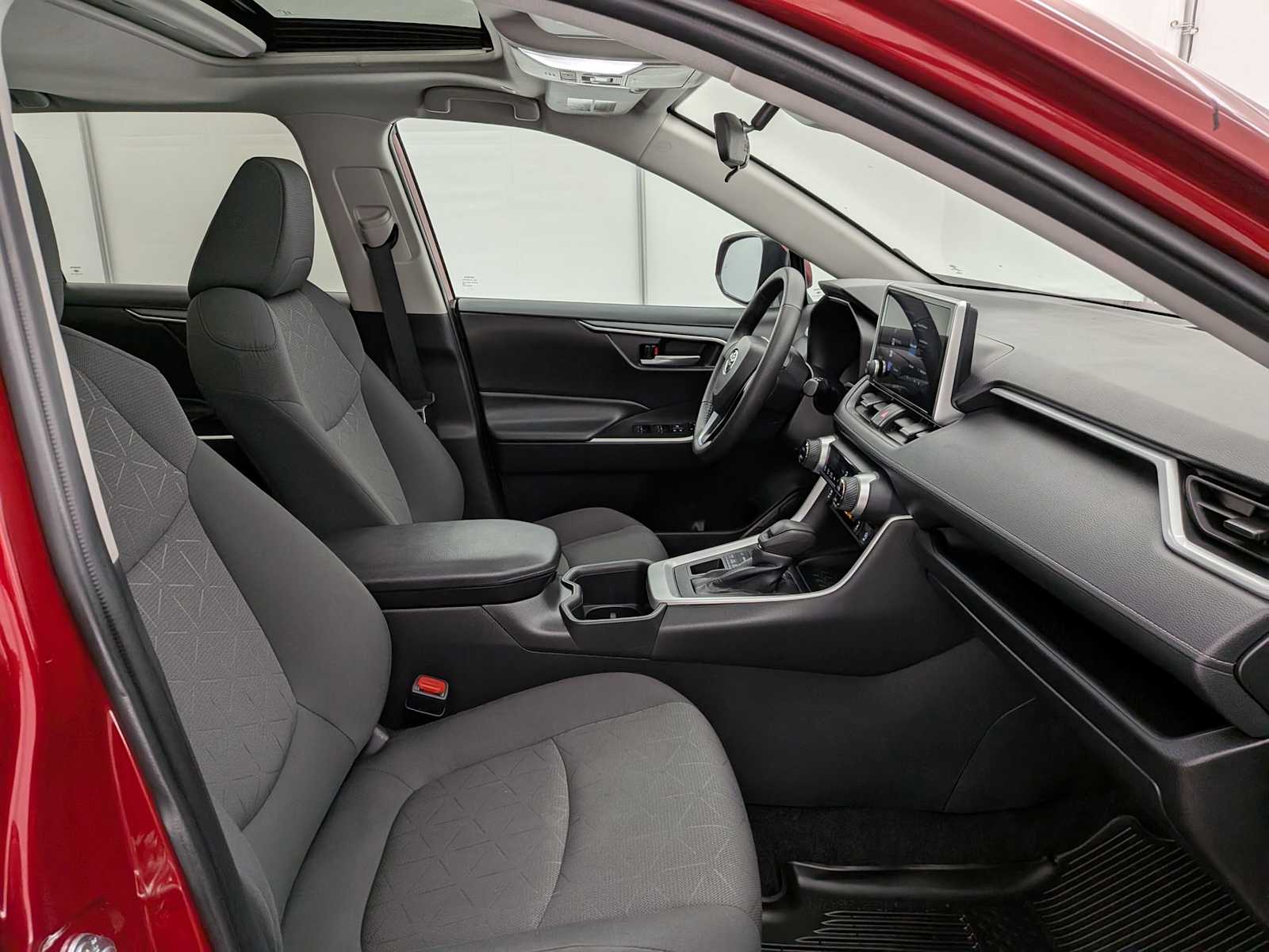 2024 Toyota RAV4 XLE photo 22