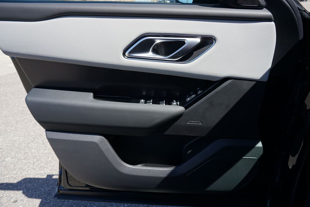 2026 Land Rover Range Rover Velar SE photo 26