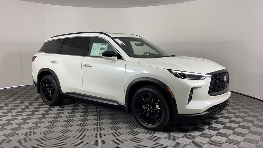 New 2025 White INFINITI LUXE image 2