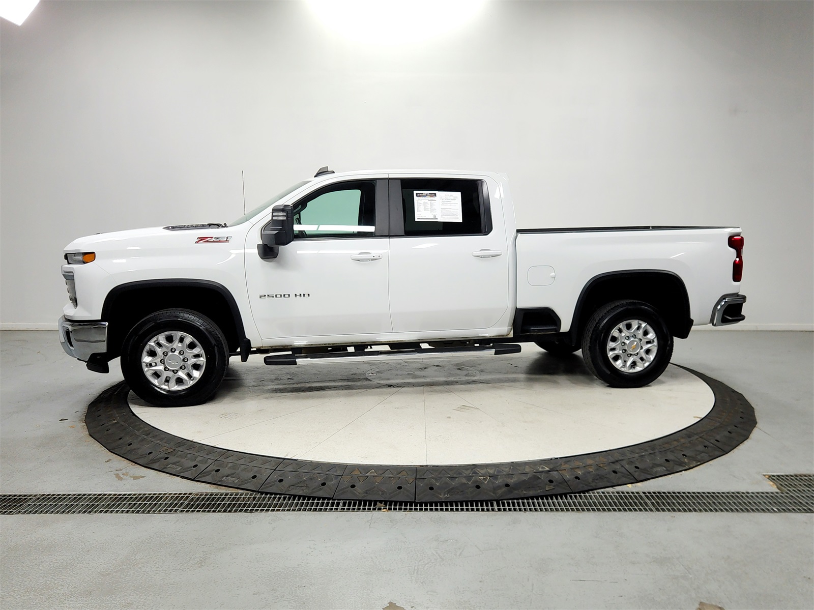 2025 Chevrolet Silverado 2500HD LT photo 4