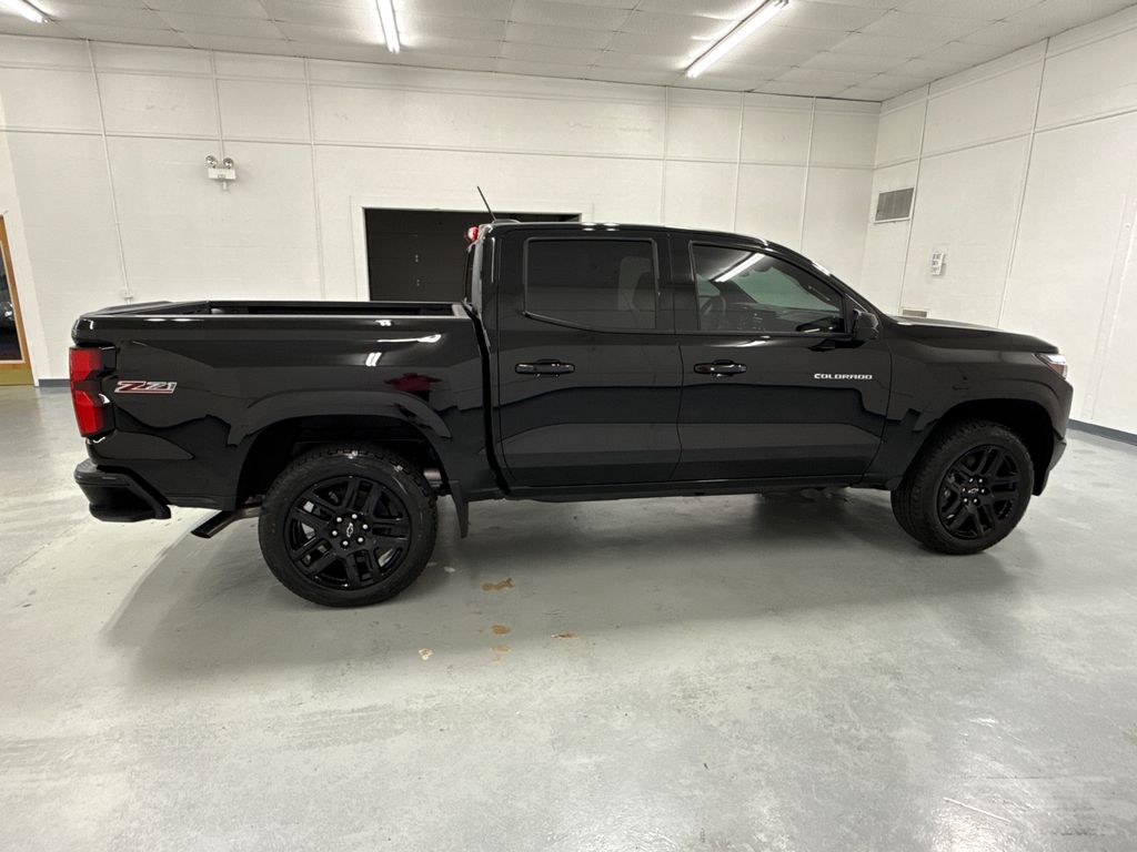 2025 Chevrolet Colorado Z71 photo 8