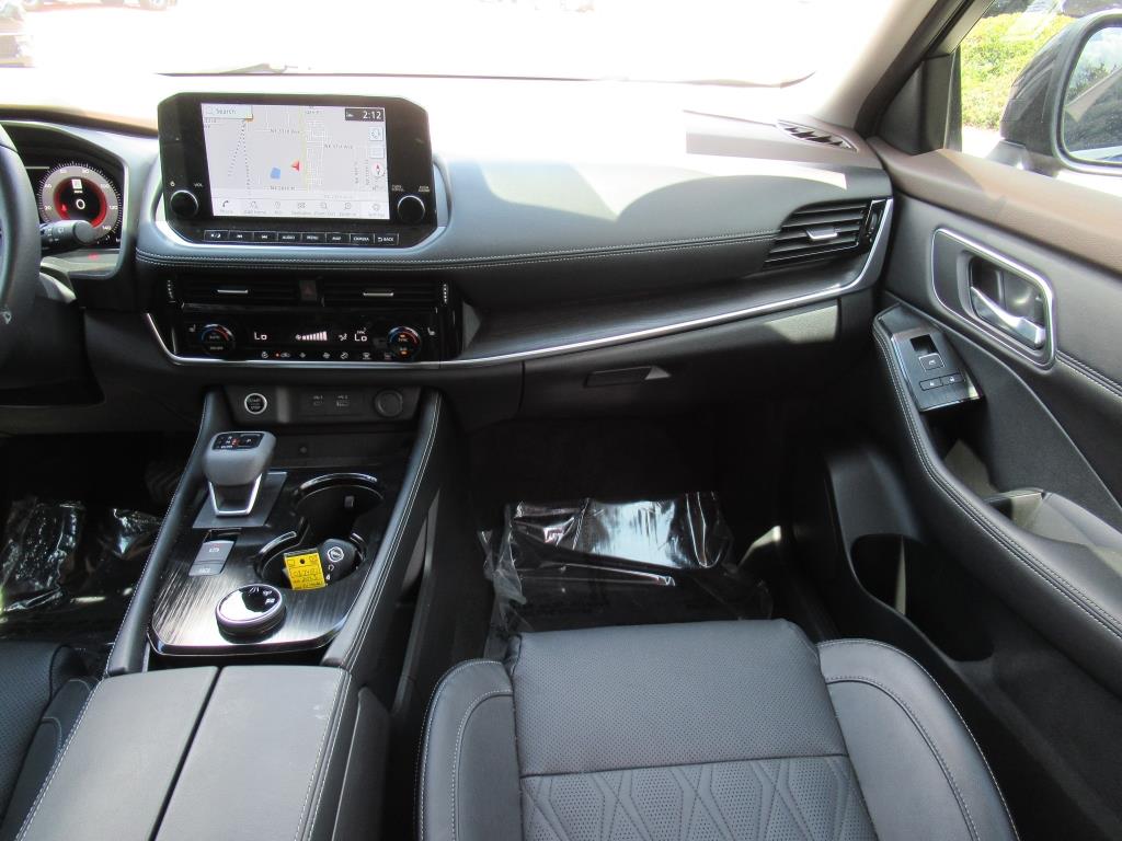 2023 Nissan Rogue Platinum photo 14