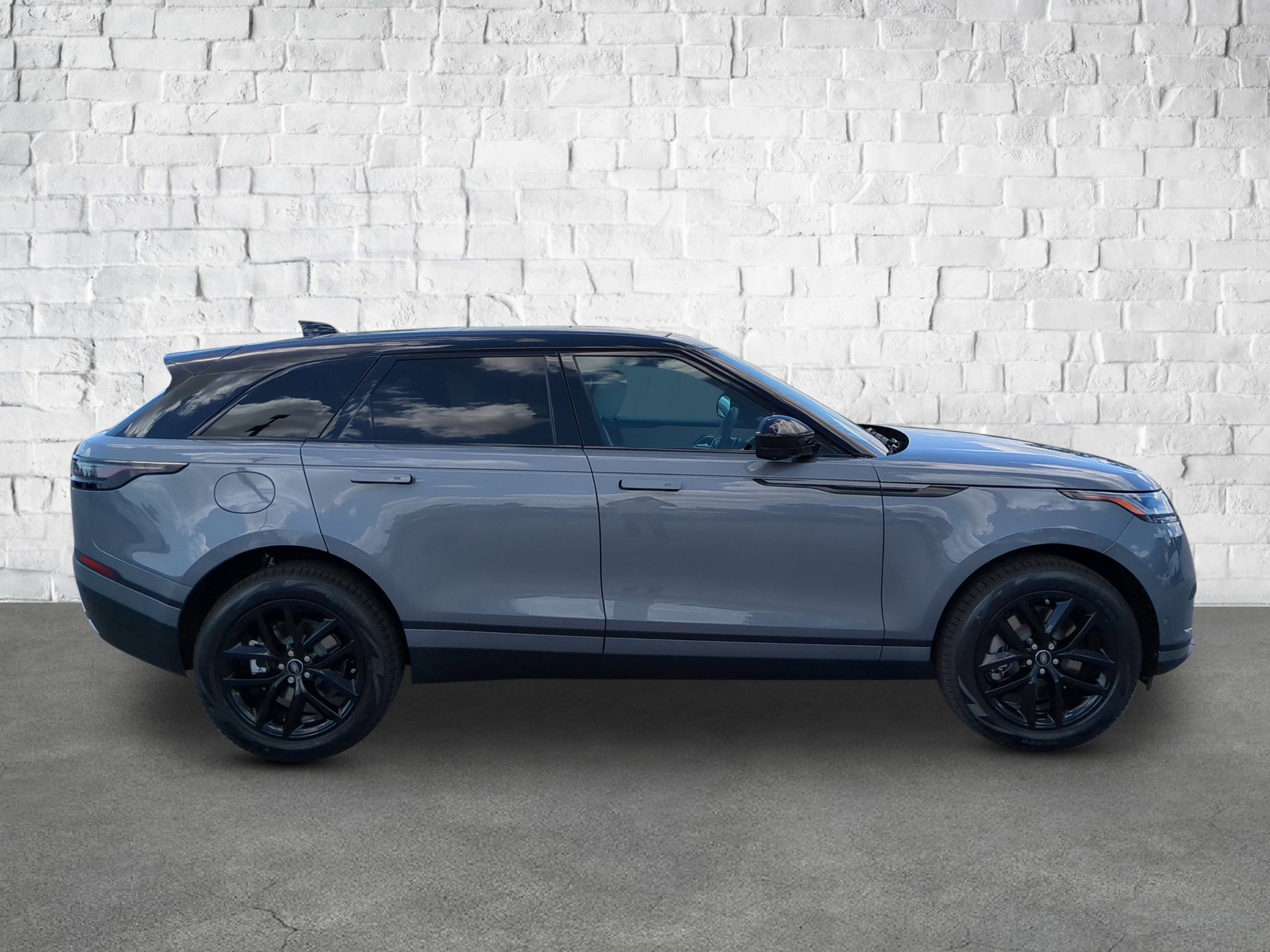 2026 Land Rover Range Rover Velar S photo 2