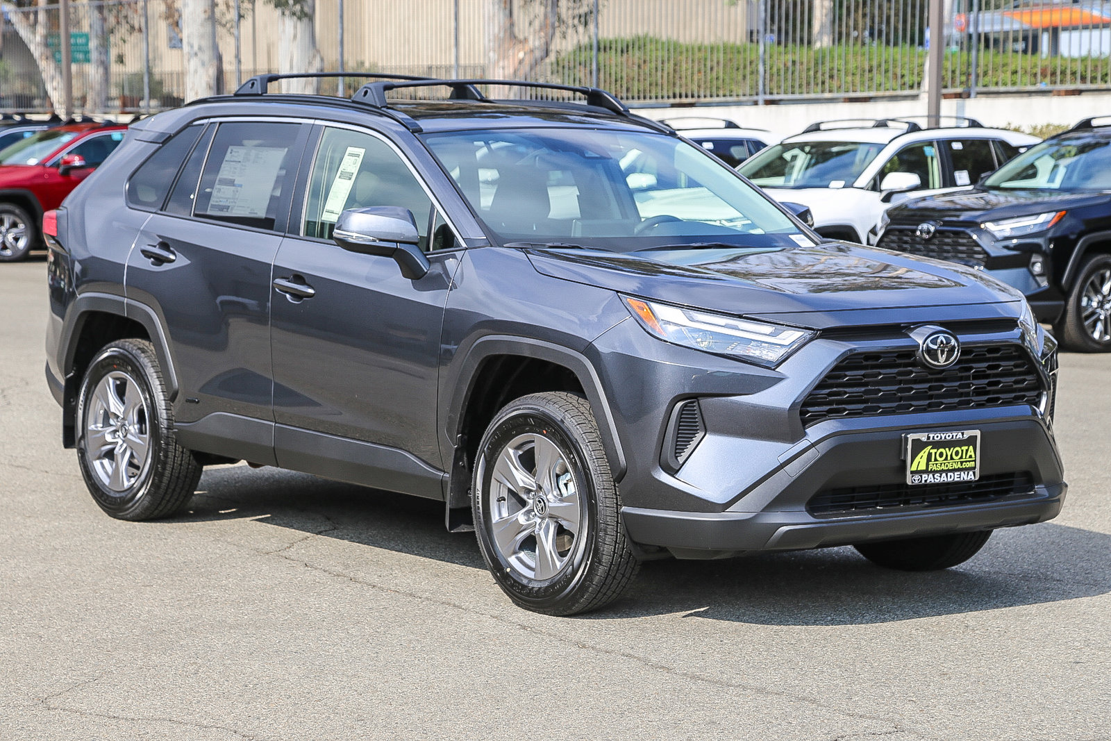 2025 Toyota RAV4 Hybrid XLE photo 3