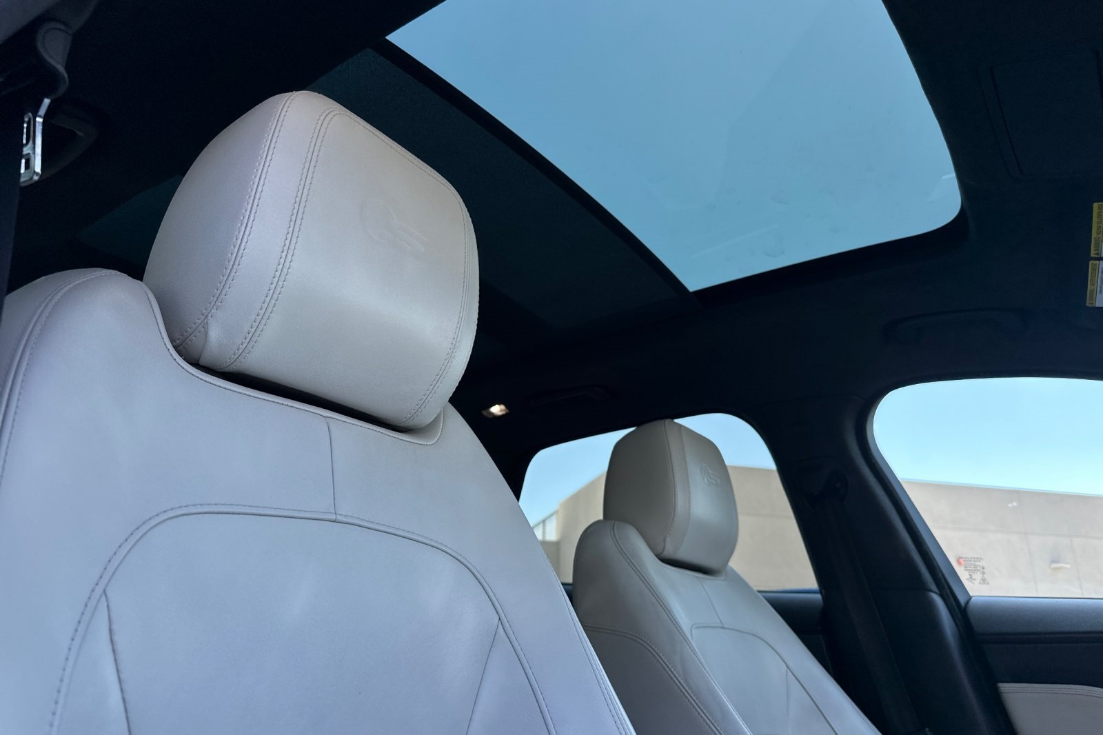 2017 Jaguar F-PACE First Edition photo 16