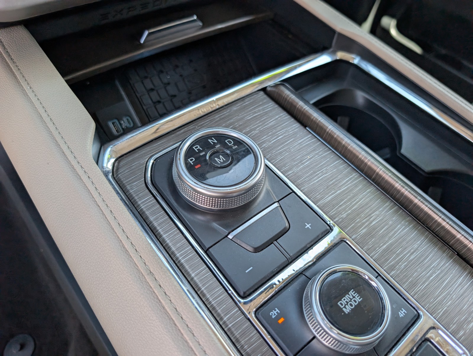 Used 2023 BLACK Ford Limited image 12