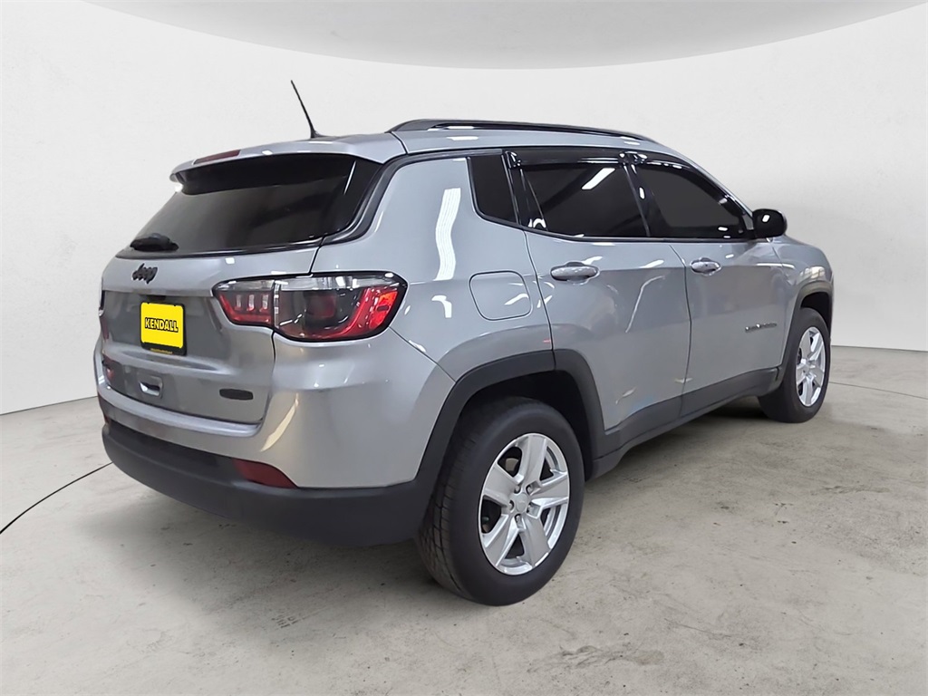 2022 Jeep Compass Latitude photo 4