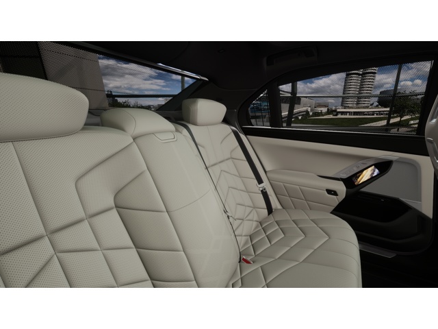 2026 Bmw 750e photo 12