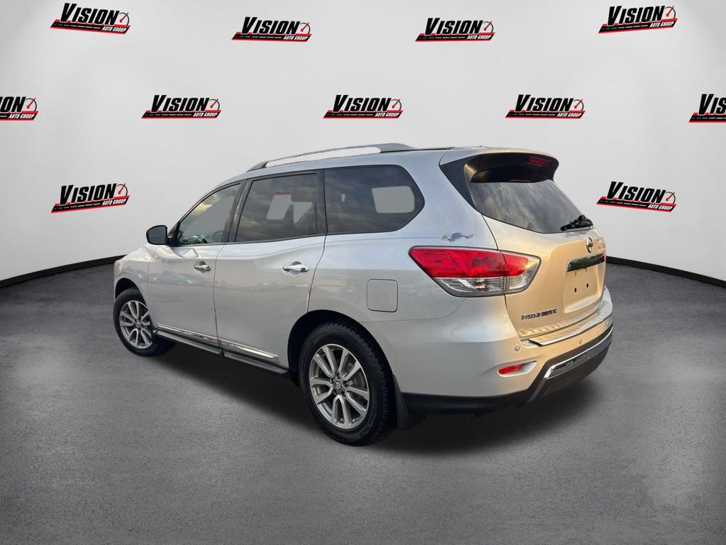 2014 Nissan Pathfinder SL photo 4