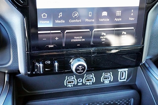 New 2026 Diamond Black Crystal Pearl-Coat Exterior Paint RAM Laramie image 33