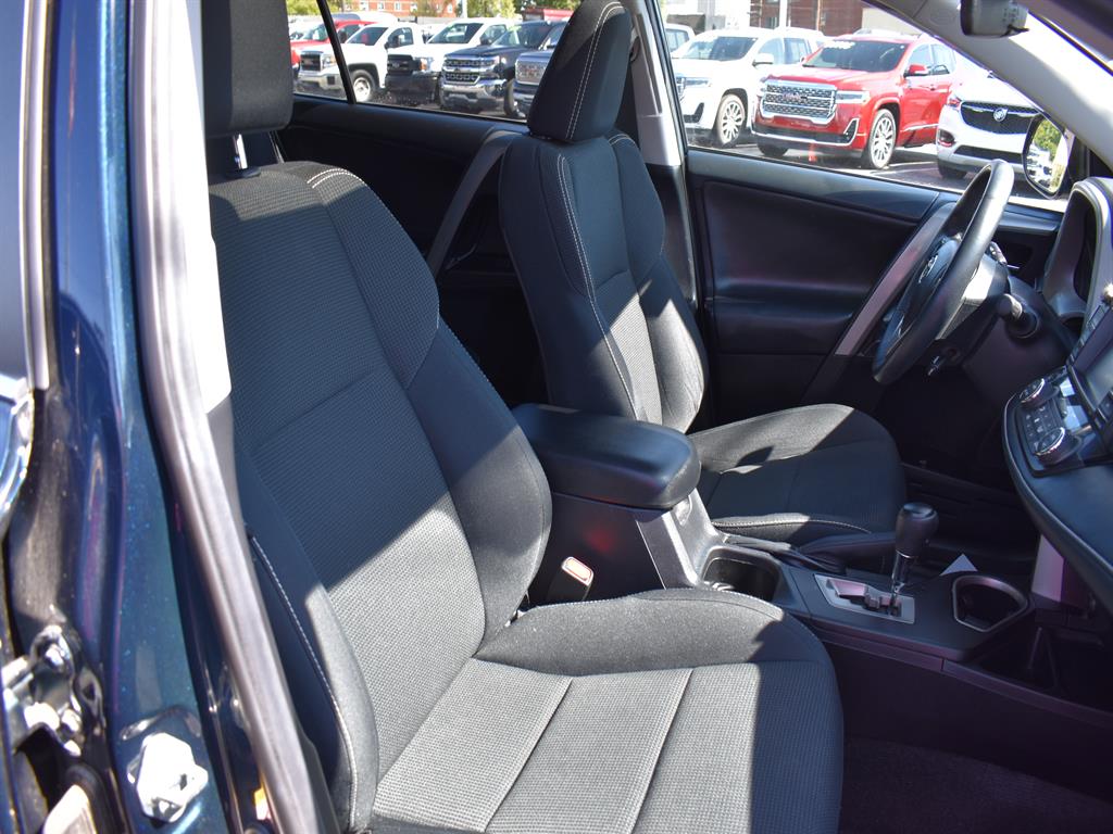 2018 Toyota RAV4 XLE photo 4