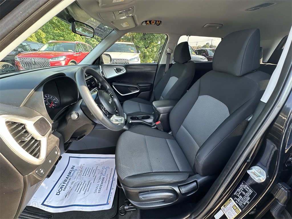 2022 Kia Soul LX photo 11