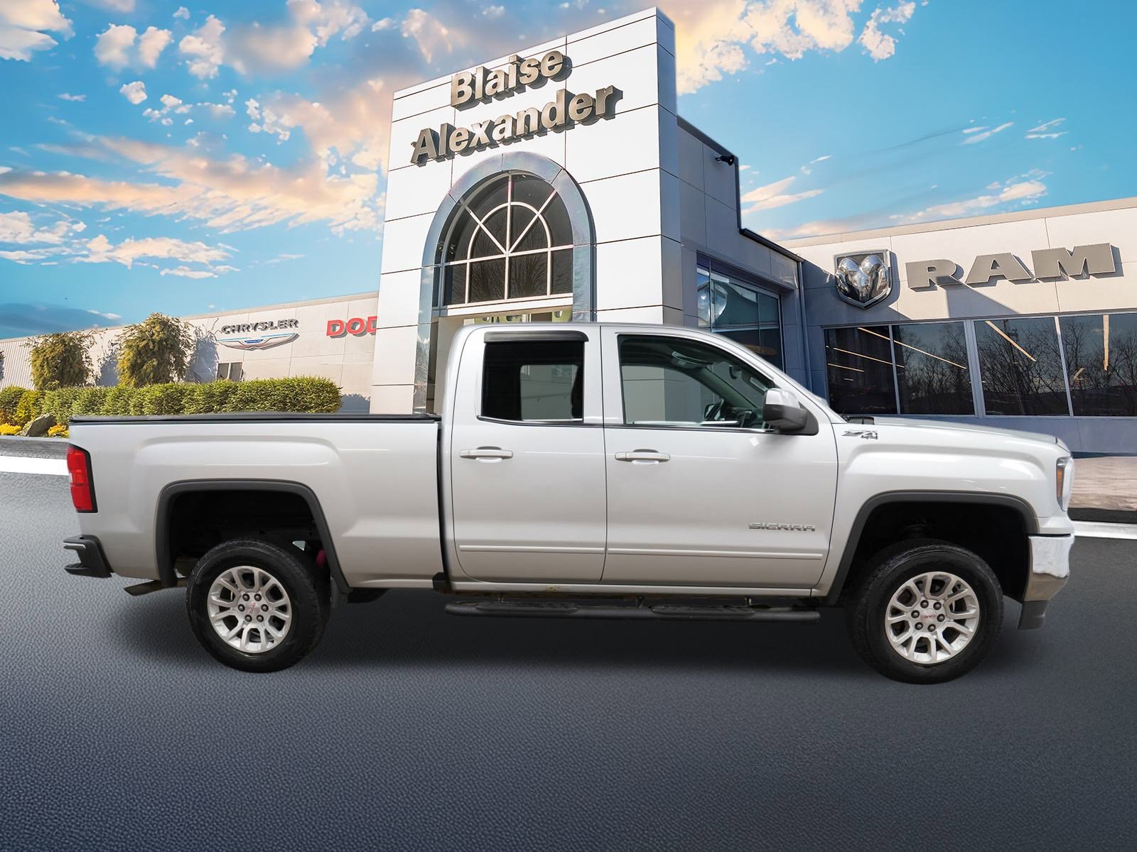 2017 Gmc Sierra 1500 SLE photo 2