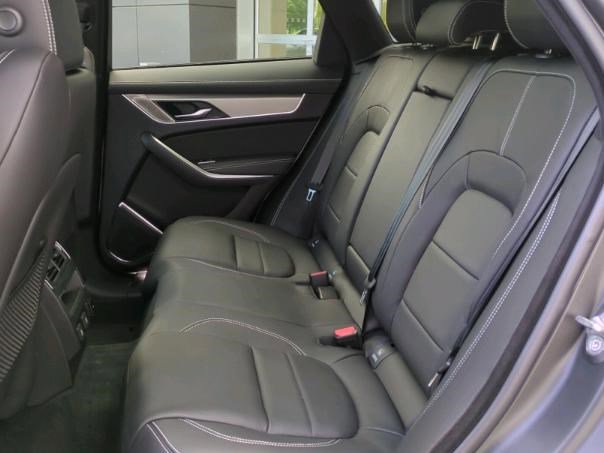 2026 Jaguar F-PACE P400 R-Dynamic S photo 22