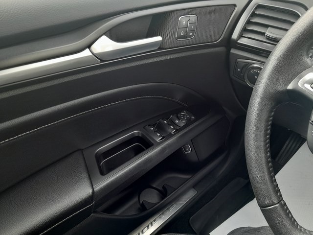2019 Ford Fusion Energi Titanium photo 36