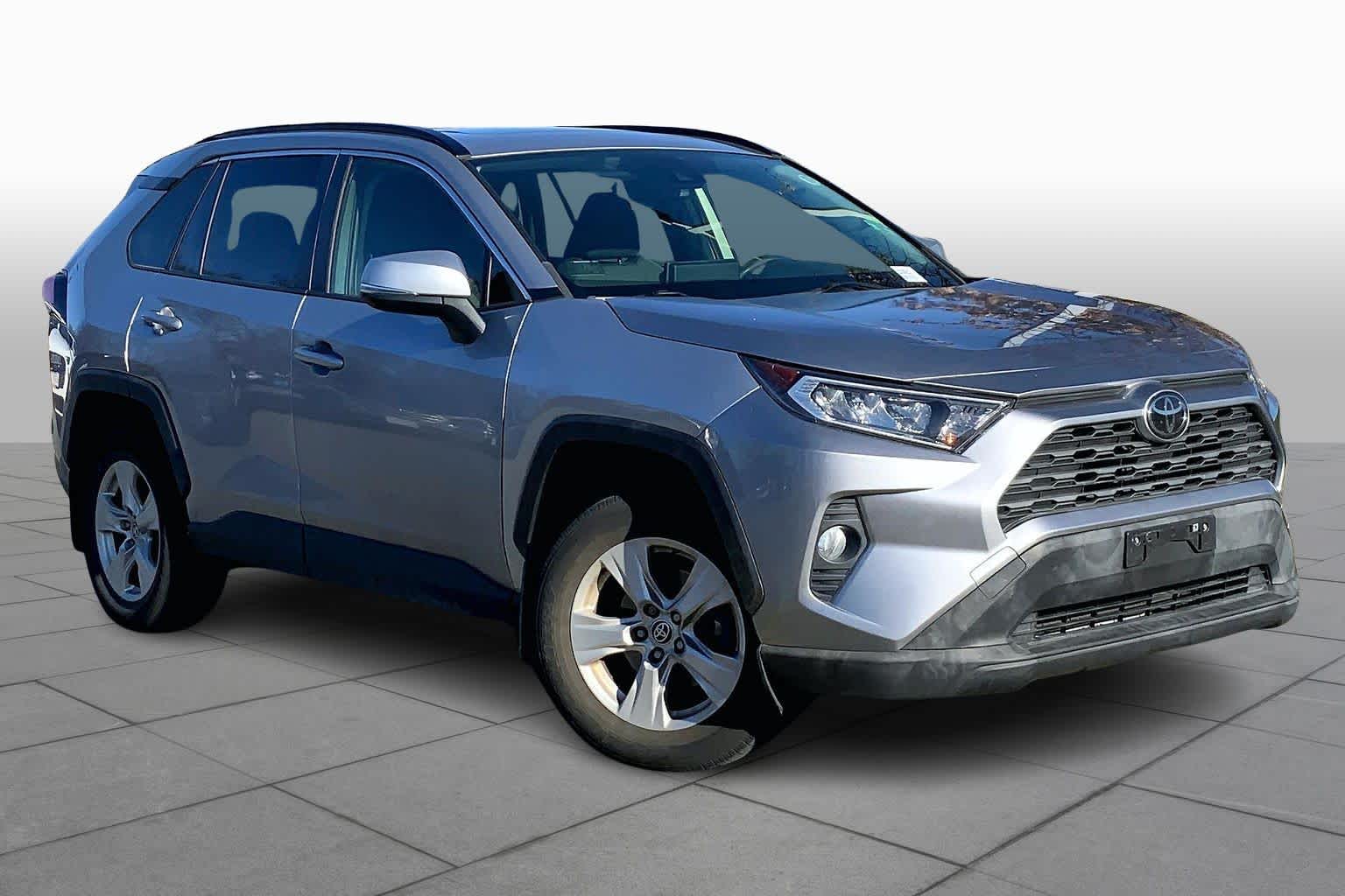 Used 2020 Toyota RAV4 XLE with VIN JTMP1RFV0LD066502 for sale in Kansas City