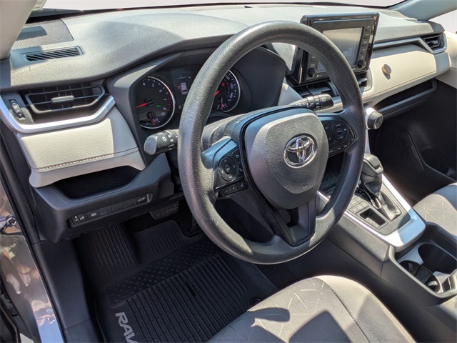 2020 Toyota RAV4 XLE photo 10