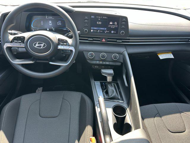 2025 Hyundai Elantra SE photo 20