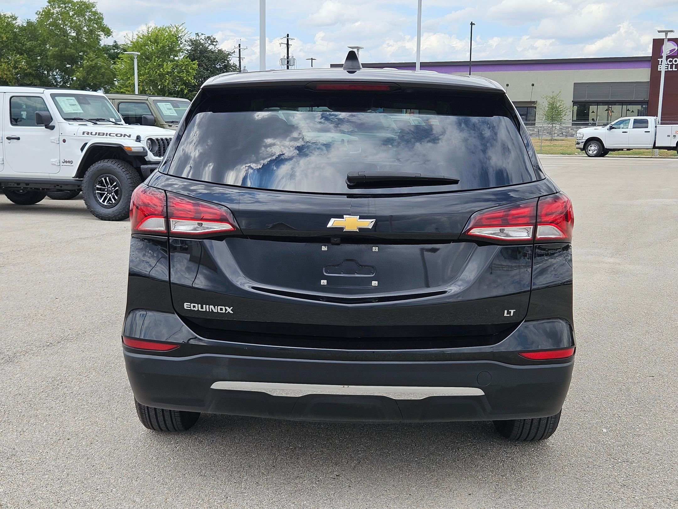 2023 Chevrolet Equinox LT photo 3
