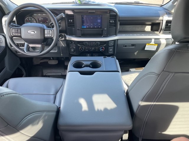 2025 Ford F-450 photo 12