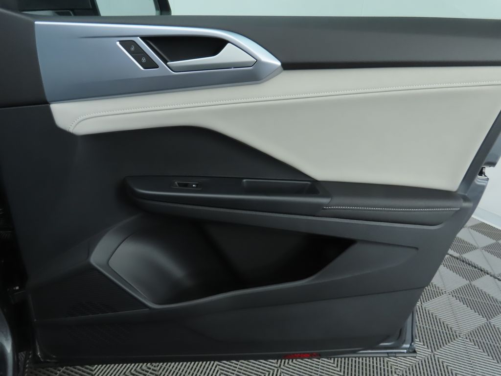 2025 Volkswagen Taos SE photo 24