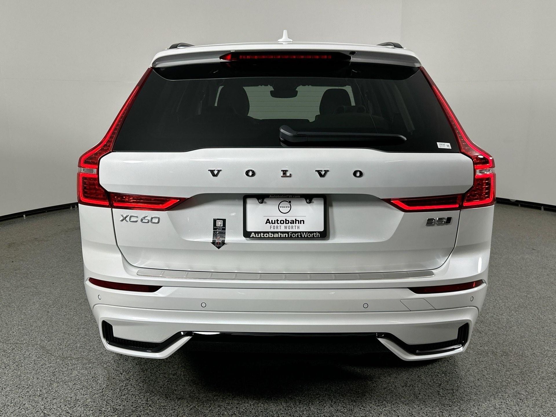 2025 Volvo XC60 B5 Plus photo 5