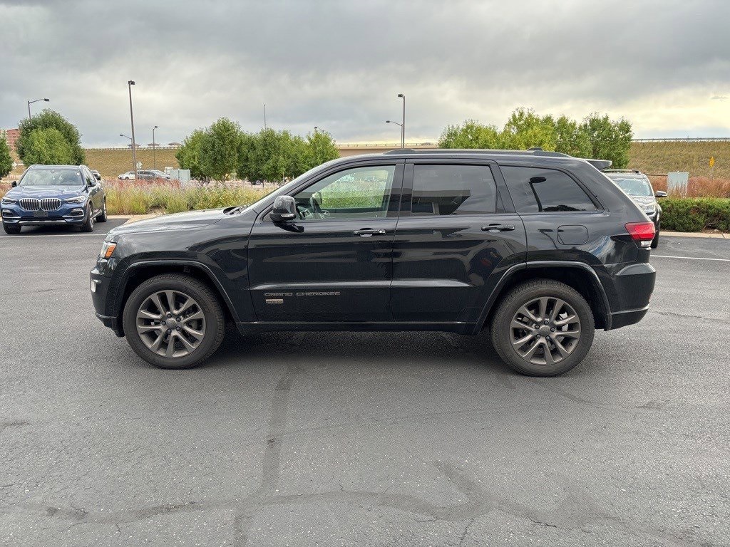 2017 Jeep Grand Cherokee Limited Anniversary Edition photo 2