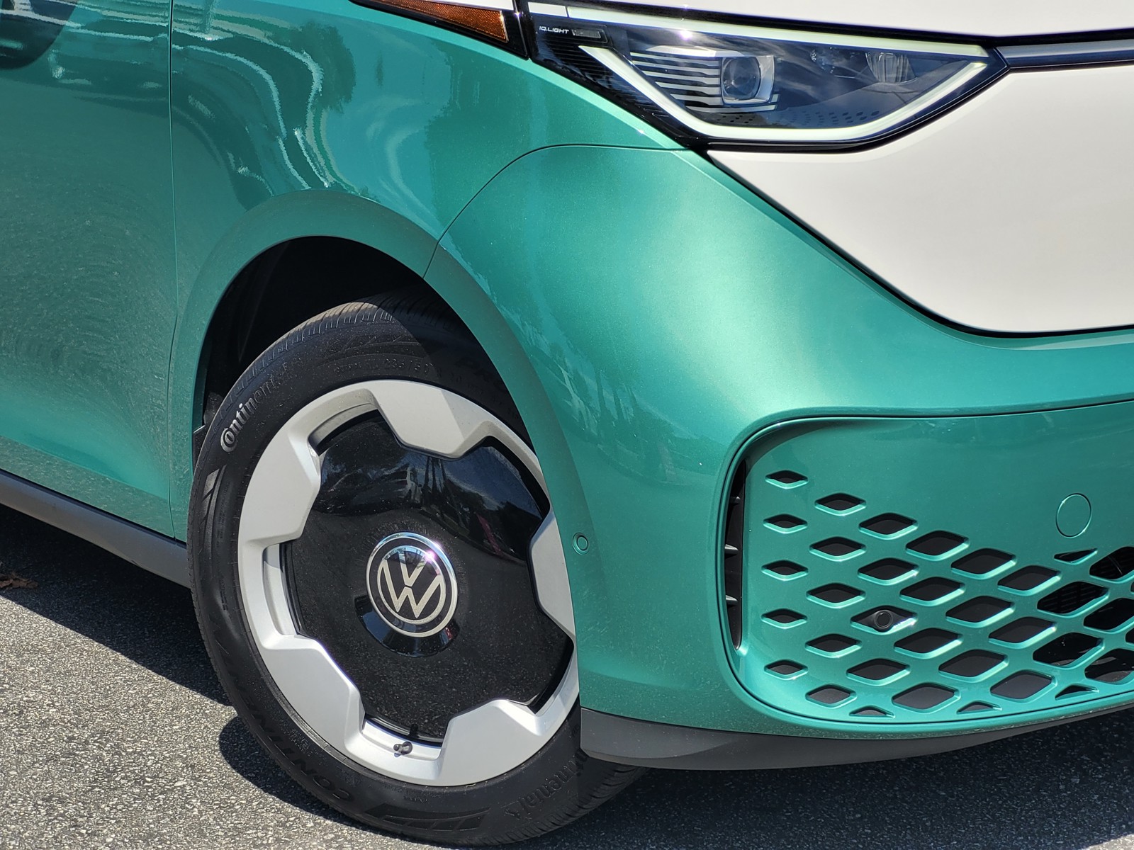 2025 Volkswagen ID. Buzz Pro Plus photo 3