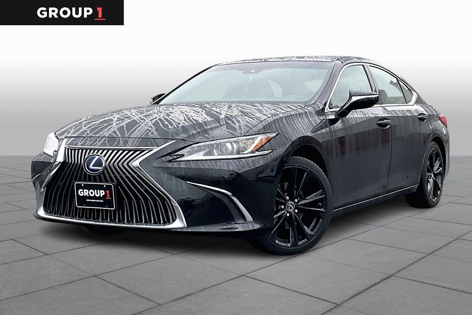 2021 Lexus ES Hybrid 300h's photo
