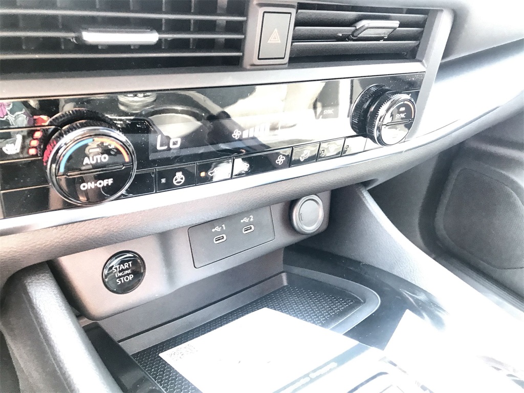 2026 Nissan Rogue SV photo 18