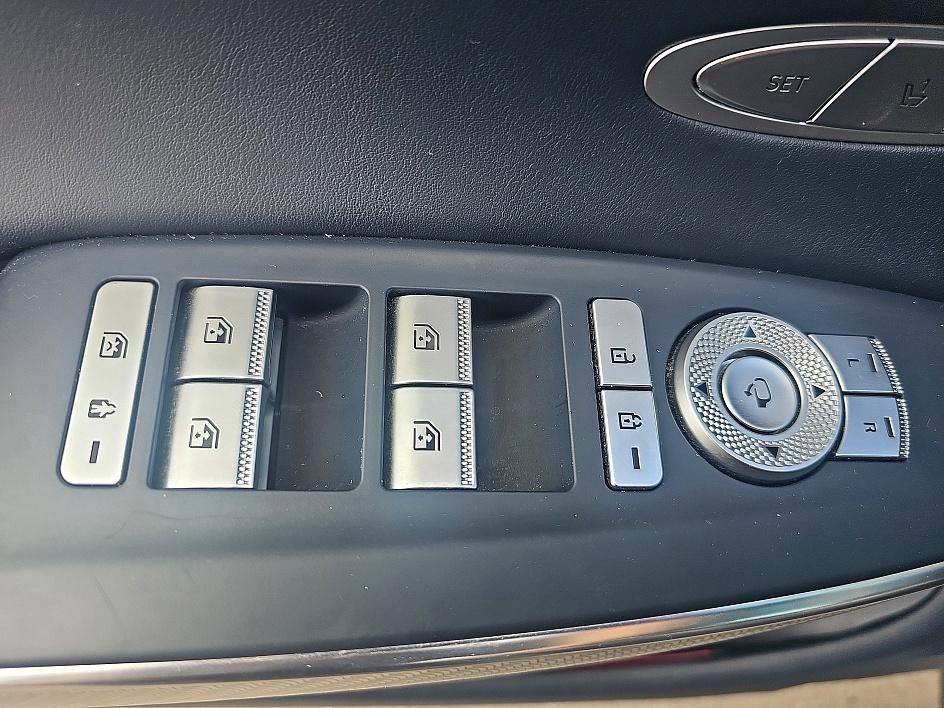 2023 Genesis GV70 2.5T Sport photo 11