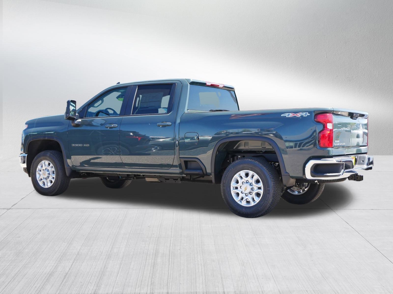2025 Chevrolet Silverado 3500HD LT photo 2