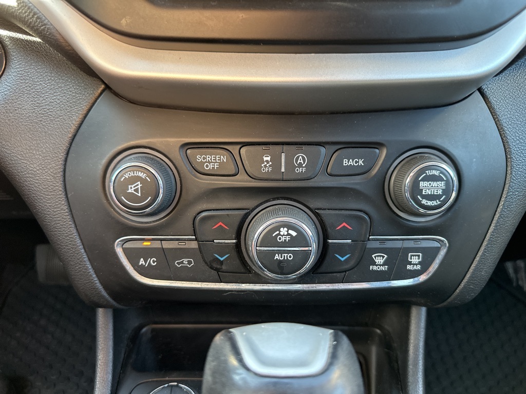 2017 Jeep Cherokee Trailhawk photo 21
