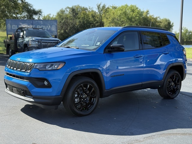 2025 Jeep Compass North Edition Latitude photo 3