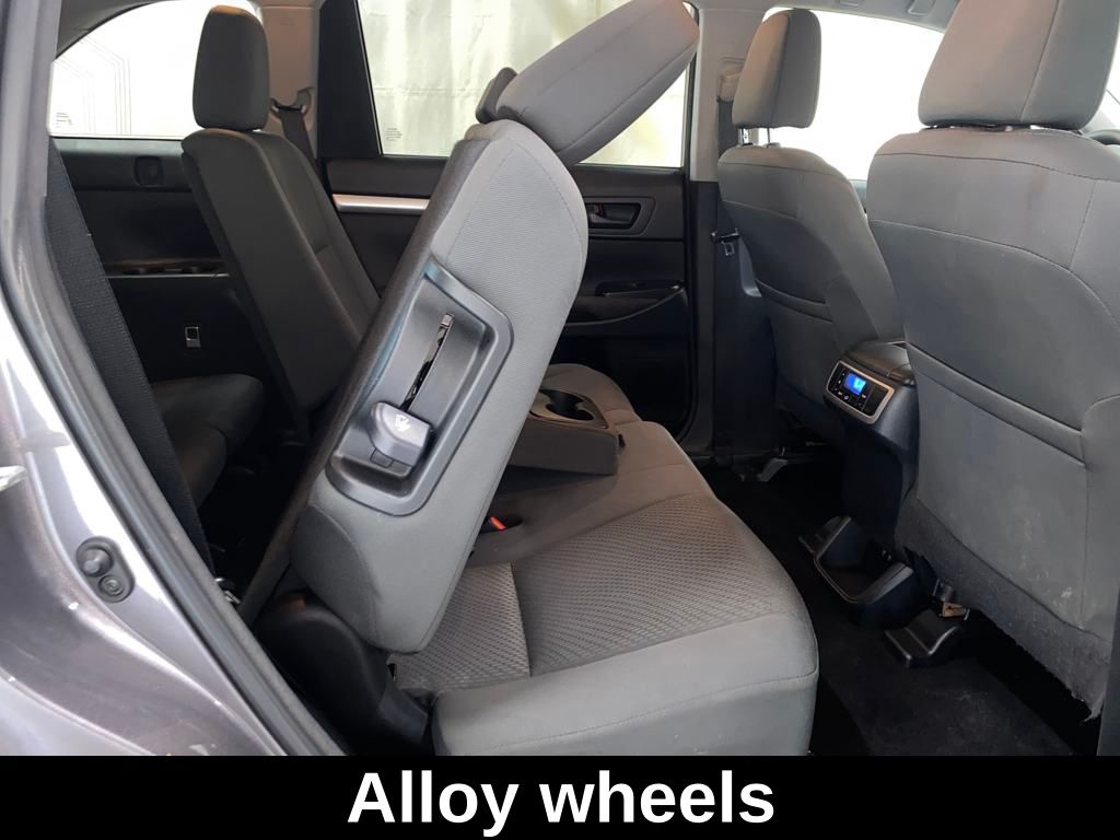2018 Toyota Highlander LE photo 10