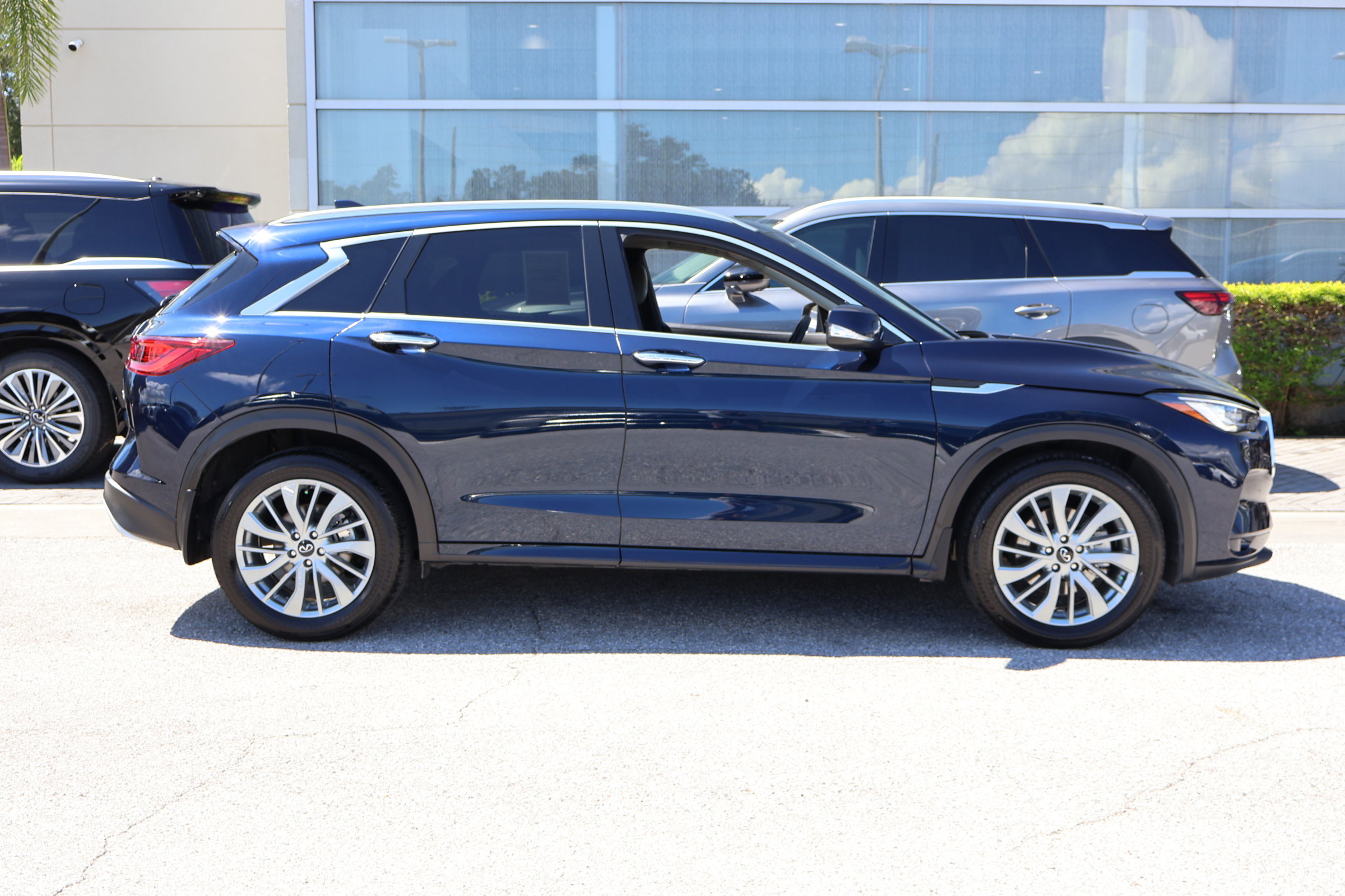 2023 Infiniti QX50 Luxe photo 9